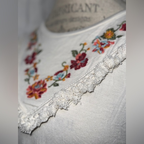 Off-White/Cream Kids Floral Embroidered Blouse - Picture 2 of 4